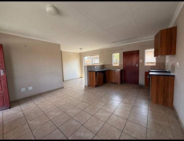 3 BEDROOM TOWNHOUSE FOR SALE IN WATERKLOOF HILL ESTATE